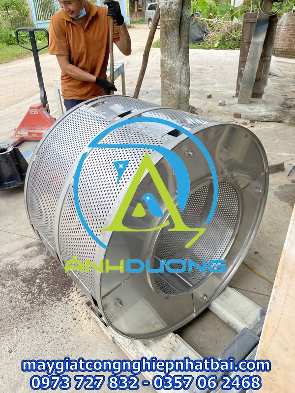 Hình ảnh Lông máy giặt công nghiệp Tosen 30kg sáng bóng